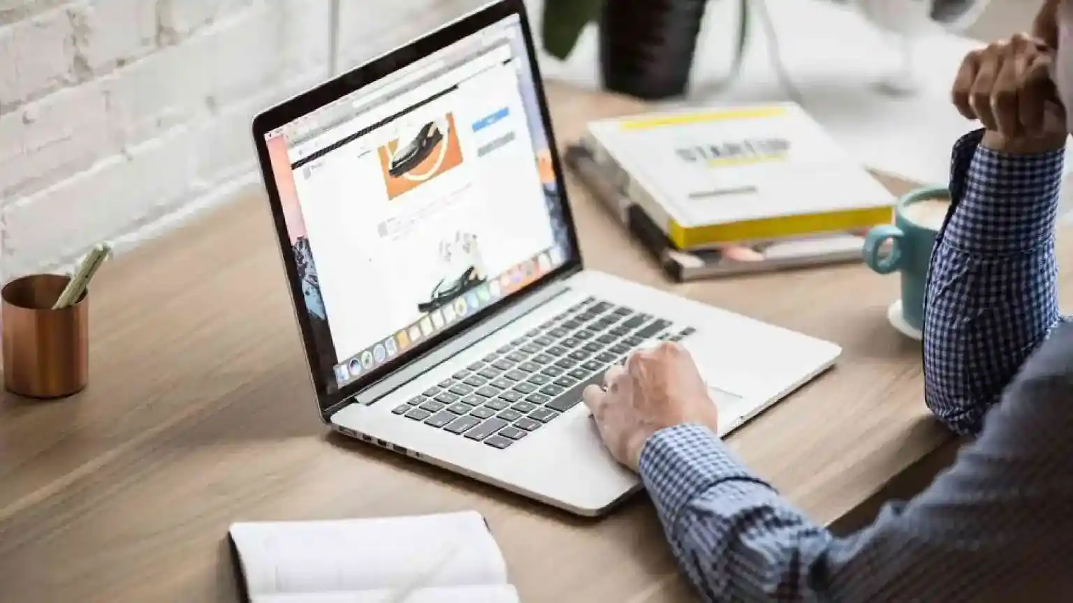 Remote Jobs in UAE That Pay in Dollars (Skills Required) Remote Jobs in UAE That Pay in Dollars